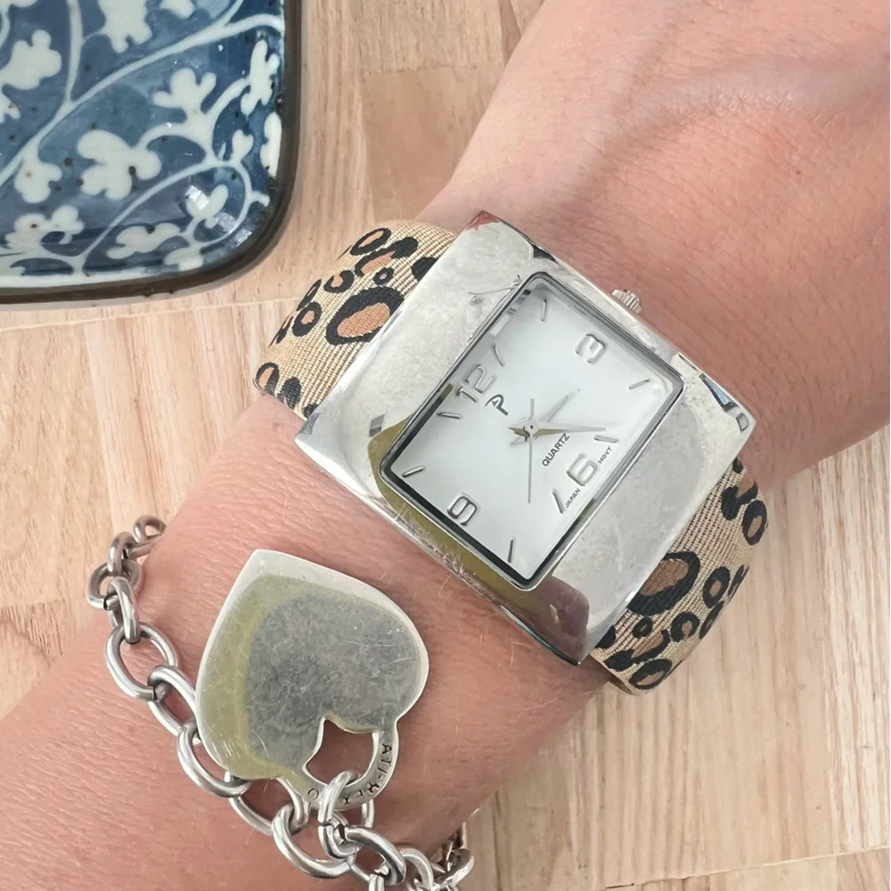 Ladies silver tone cheetah print hinged cuff bracelet watch NEW BATTERY